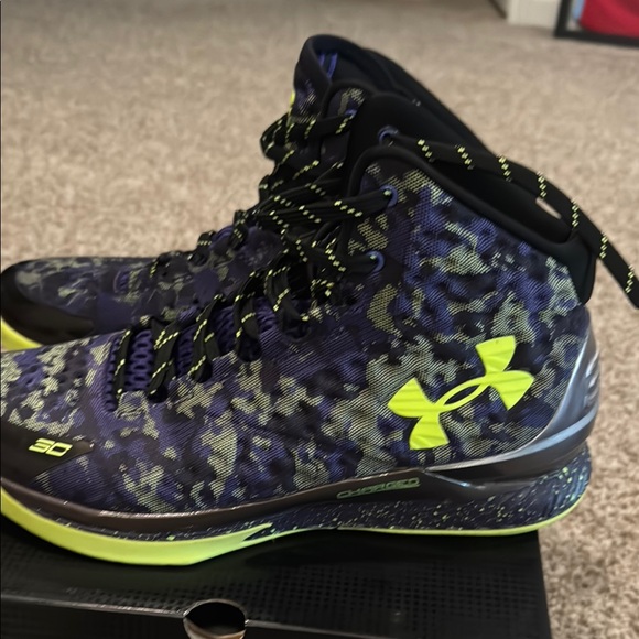 Under Armour Black and Yellow Sneakers High-Top Performance - Picture 5 of 9